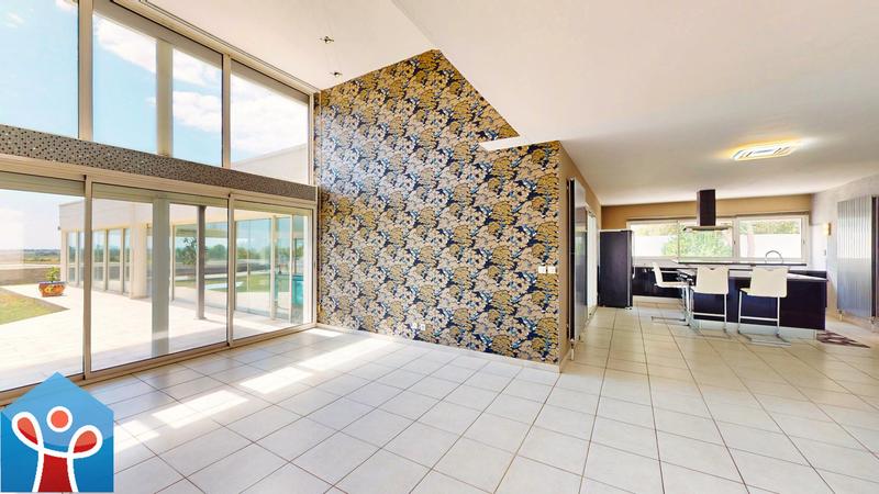 Maison - 230 m² - 5 pièces