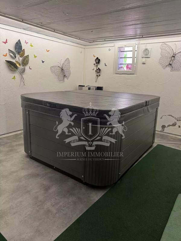 Maison - 255 m² - 10 pièces