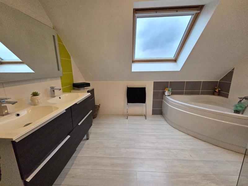 Pavillon - 126 m² - 7 pièces