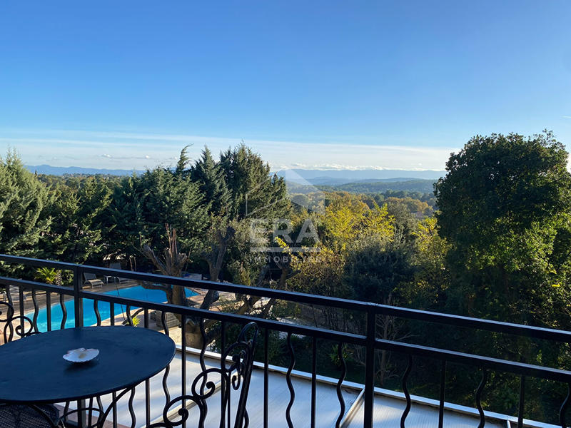 Maison - 234 m² - 7 pièces