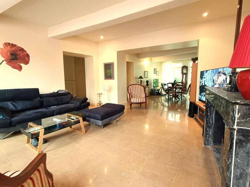 Maison - 311 m² - 7 pièces