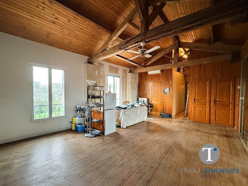 Maison - 225 m² - 9 pièces