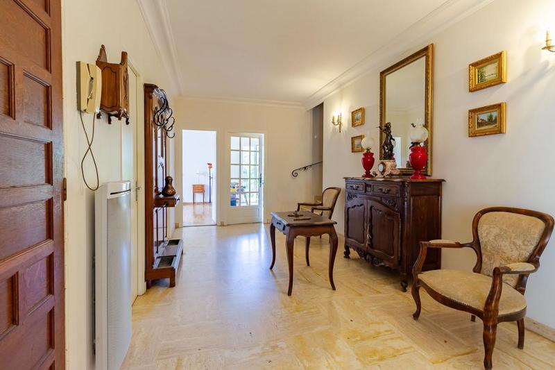 Maison - 220 m² - 6 pièces