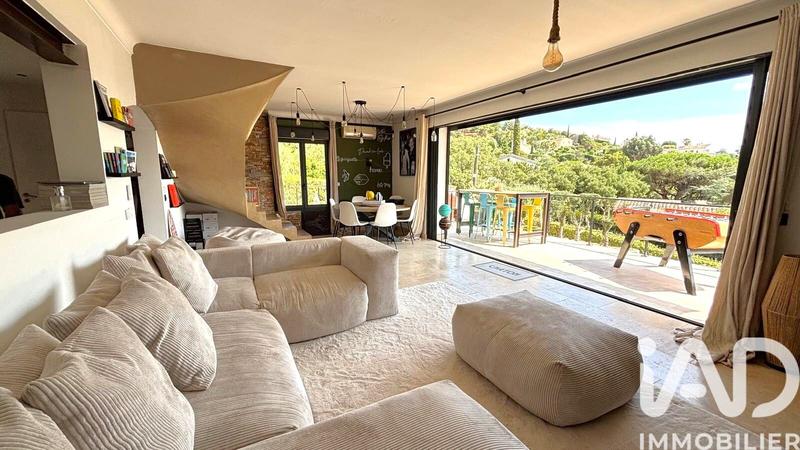 Maison - 205 m² - 7 pièces