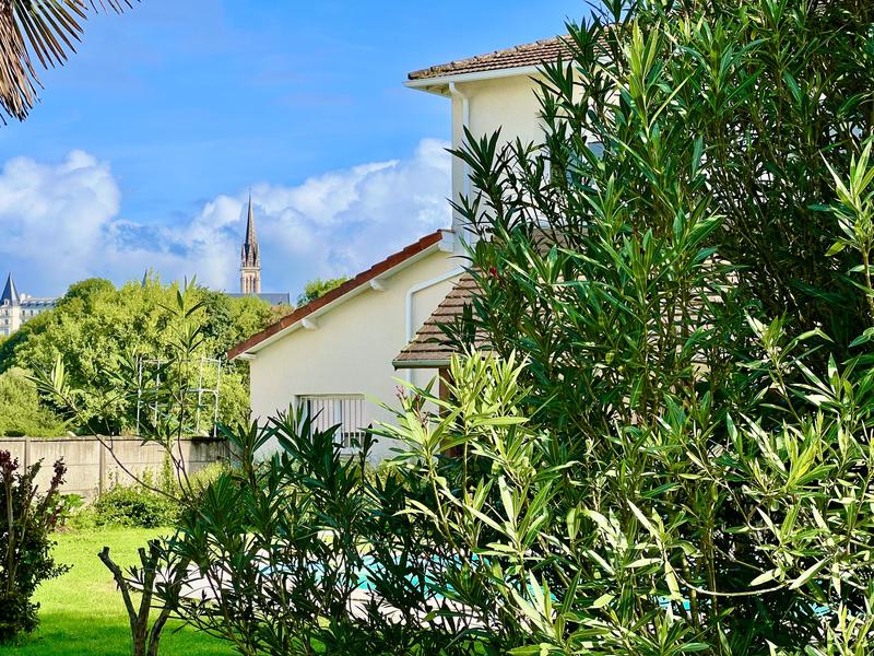 Villa - 280 m² - 9 pièces