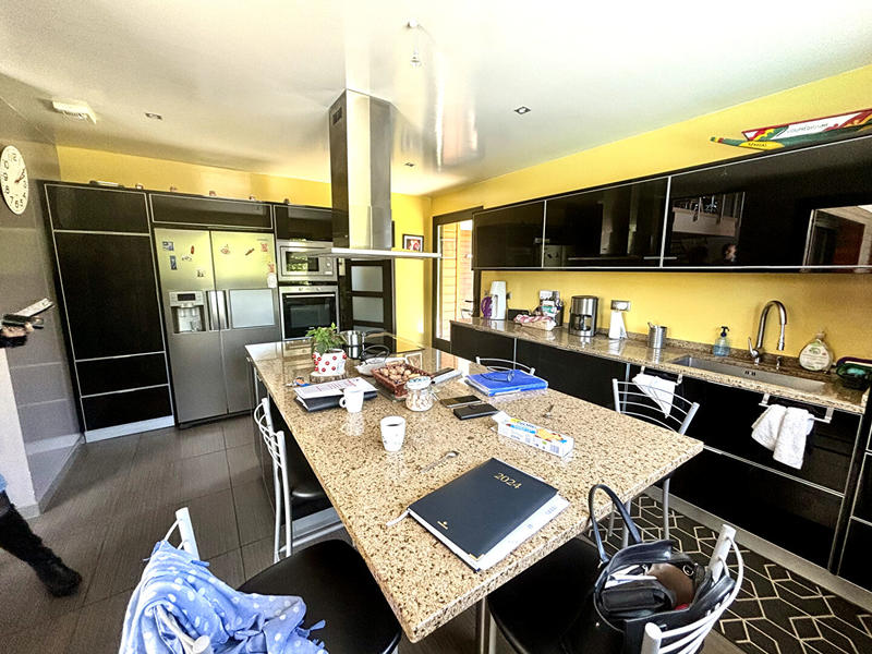 Maison - 250 m² - 5 pièces