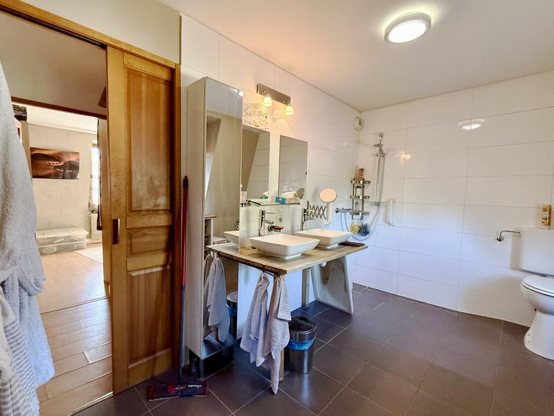 Maison ancienne - 207 m² - 8 pièces