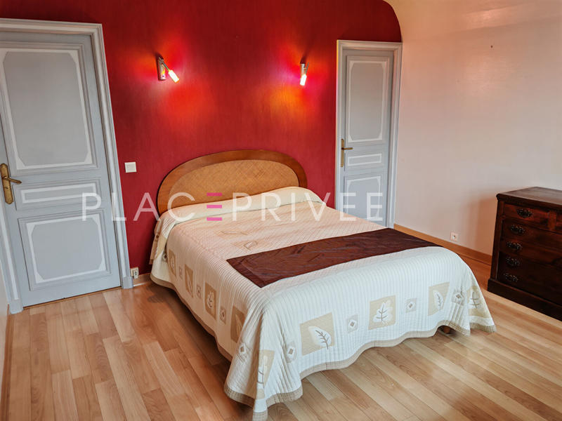 Maison - 208 m² - 7 pièces