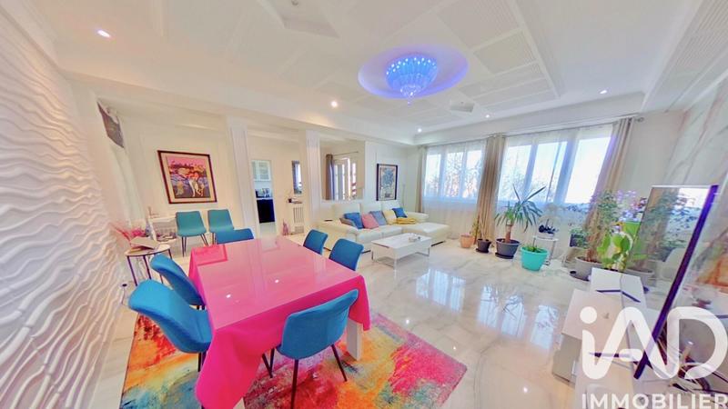 Maison - 280 m² - 10 pièces