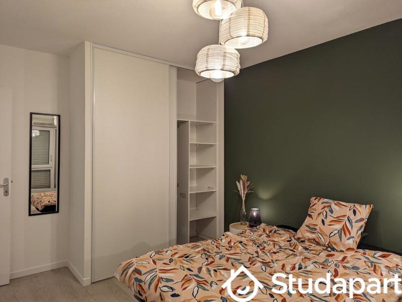 Chambre - 13 m² - 1 pièce