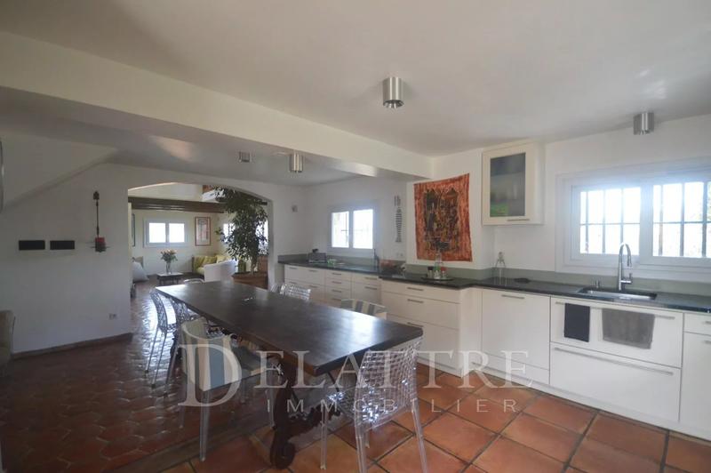 Maison - 232 m² - 8 pièces