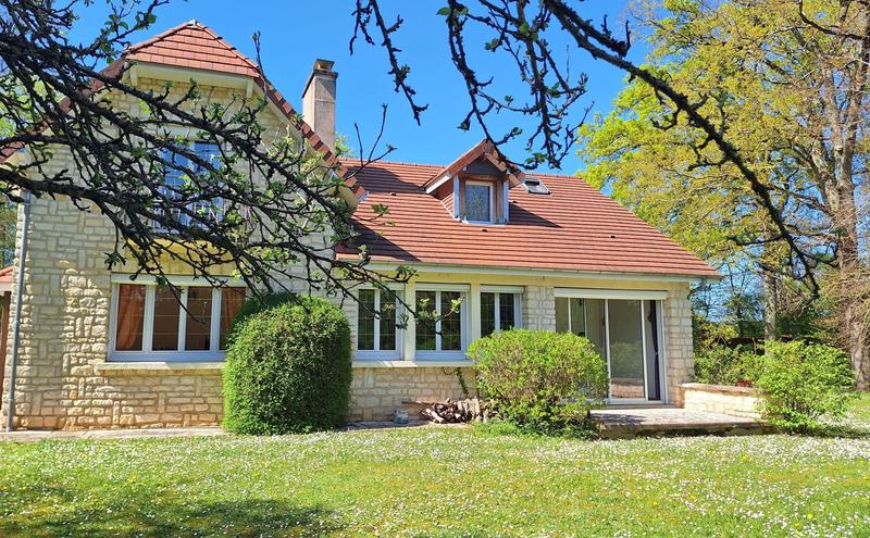 Maison traditionnelle - 153 m² - 6 pièces