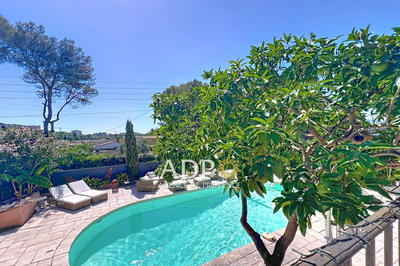 Maison - 321 m² - 7 pièces