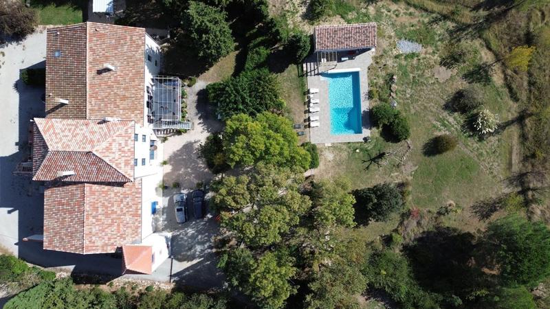 Maison - 409 m² - 17 pièces