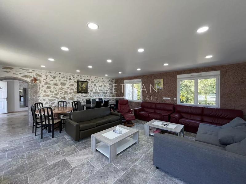 Villa - 400 m² - 12 pièces