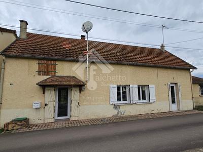 Maison de village - 100 m² - 4 pièces