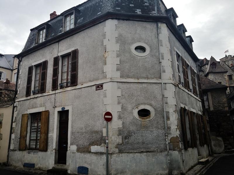 Maison ancienne - 230 m² - 6 pièces