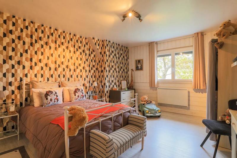 Maison - 238 m² - 7 pièces