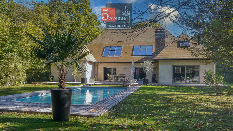 Maison - 400 m² - 8 pièces