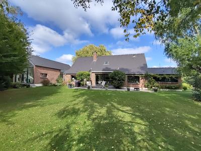 Maison - 245 m² - 9 pièces