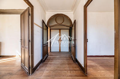 Maison - 311 m² - 15 pièces