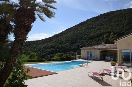 Maison - 352 m² - 7 pièces