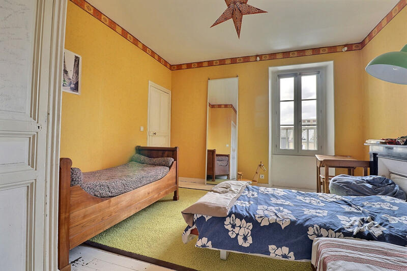 Maison - 221 m² - 10 pièces