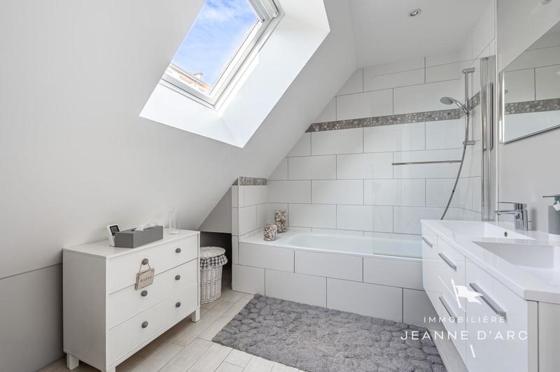 Maison - 171 m² - 6 pièces