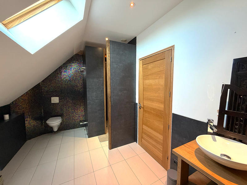 Maison - 200 m² - 5 pièces