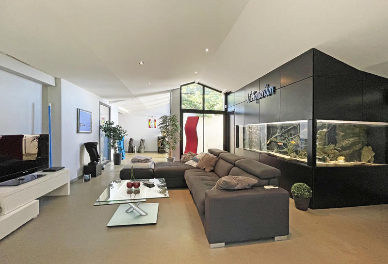 Maison - 300 m² - 9 pièces