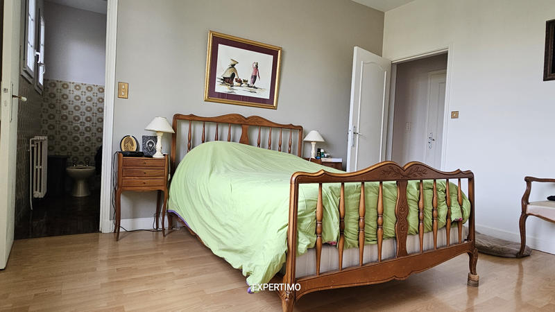 Maison - 220 m² - 9 pièces