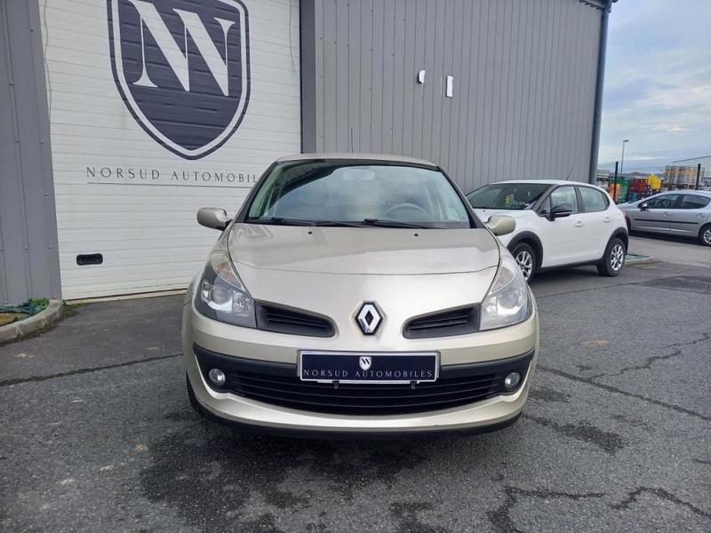 Renault Clio III 1.4i 98 Ch Luxe Privilège - Garantie 3 Mois