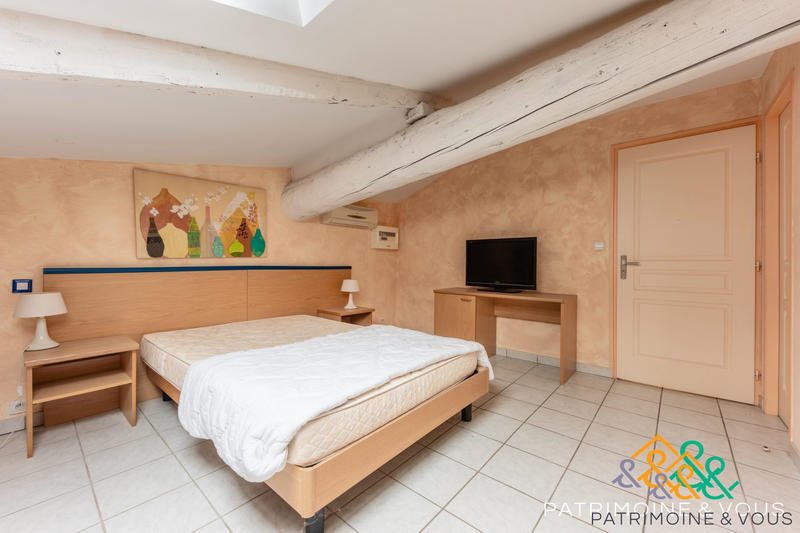 Local commercial - 1 175 m² - 28 pièces