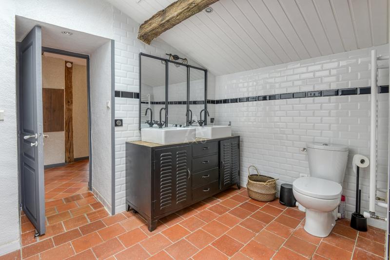 Maison - 243 m² - 7 pièces