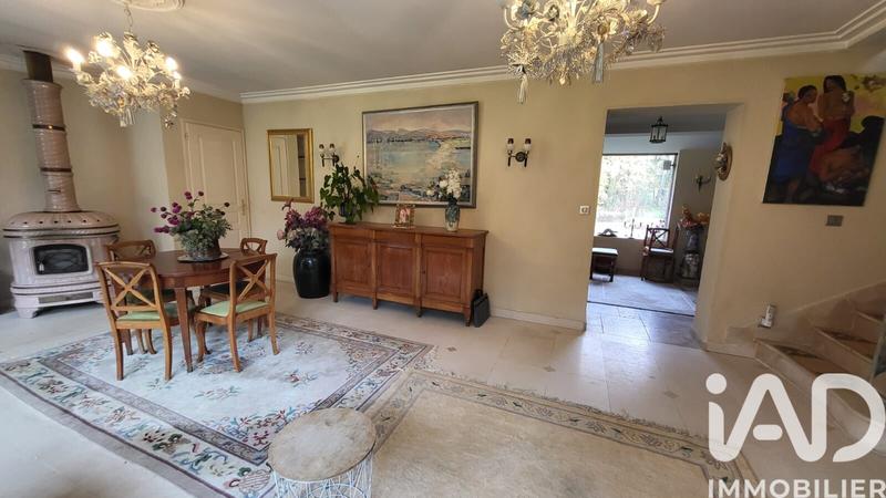 Maison - 235 m² - 10 pièces