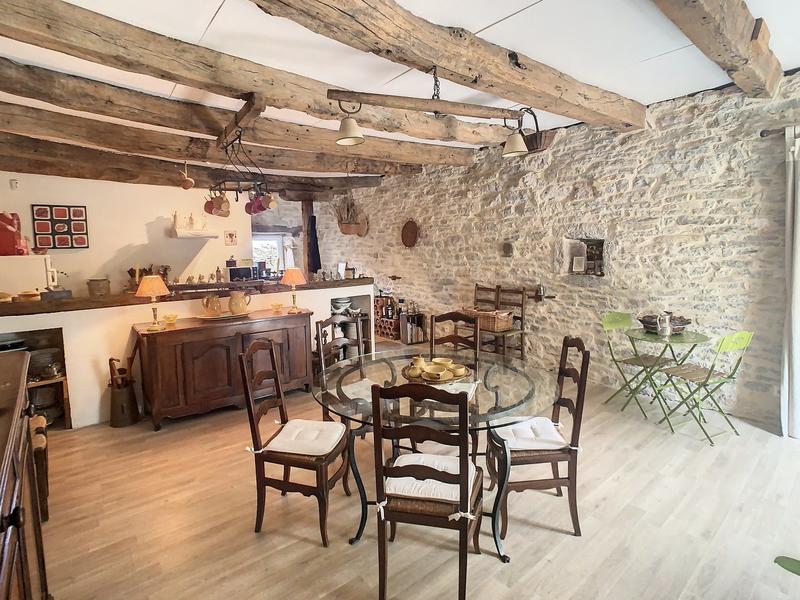 Maison - 300 m² - 7 pièces