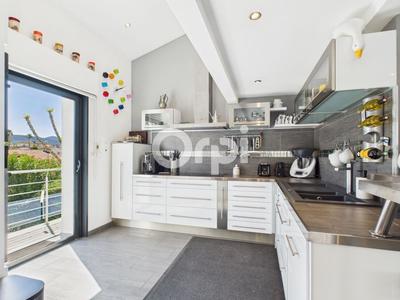 Maison - 260 m² - 6 pièces