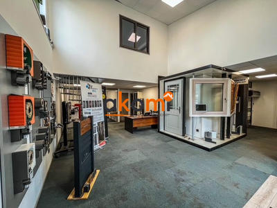 Maison - 300 m² - 3 pièces