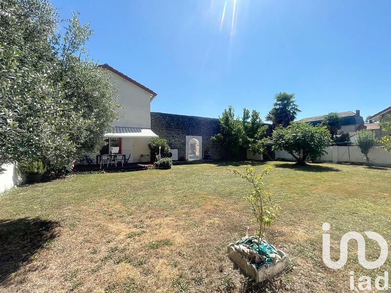 Maison - 230 m² - 10 pièces