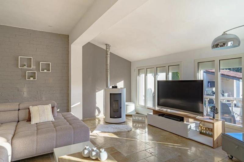 Propriété - 207 m² - 9 pièces