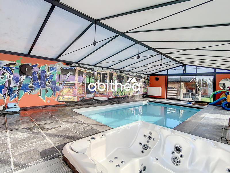 Maison - 335 m² - 9 pièces