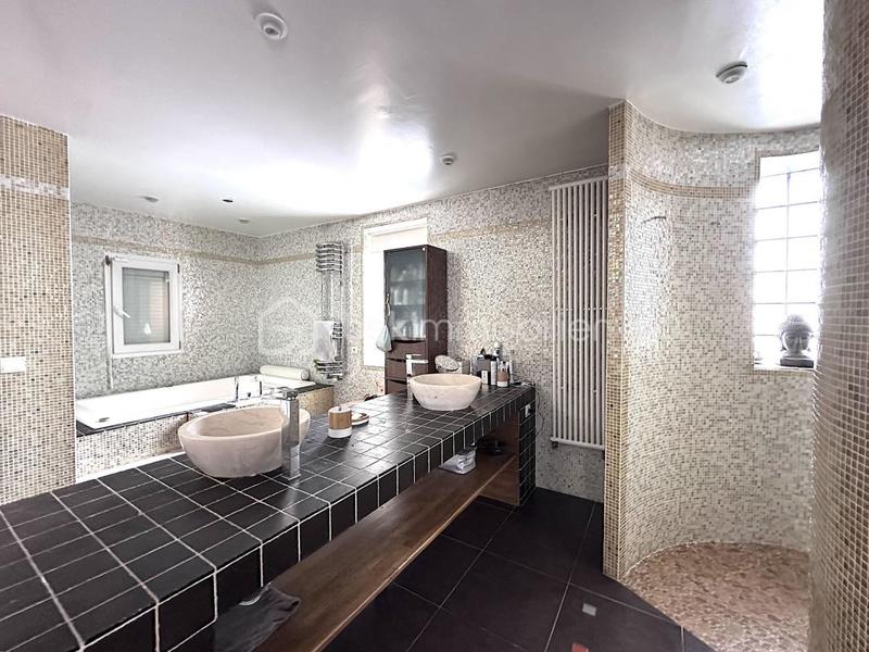 Maison - 265 m² - 8 pièces