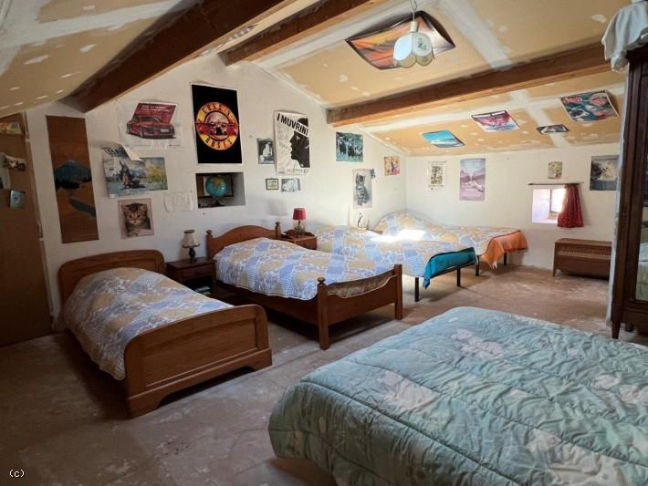 Maison en pierre - 177 m² - 6 pièces