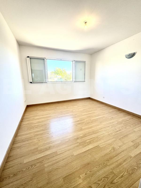 Propriété - 214 m² - 8 pièces
