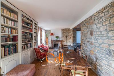 Maison - 240 m² - 8 pièces