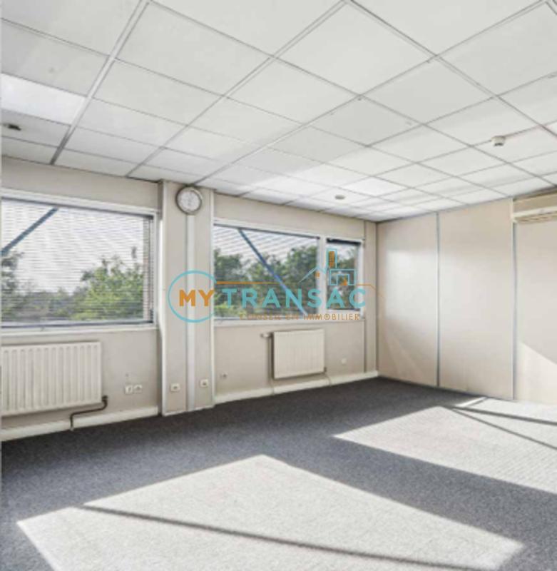 Entrepôt - 5 023 m²