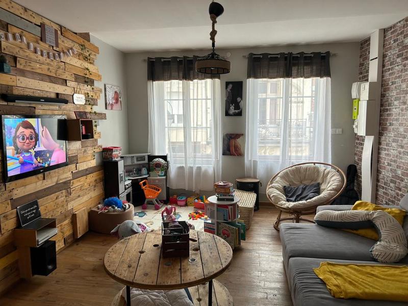 Maison - 300 m² - 3 pièces