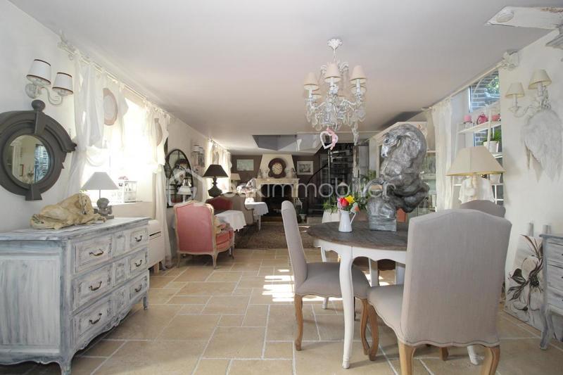 Propriété - 1 100 m² - 18 pièces