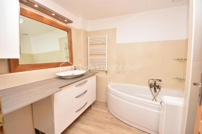 Maison - 97 m² - 5 pièces