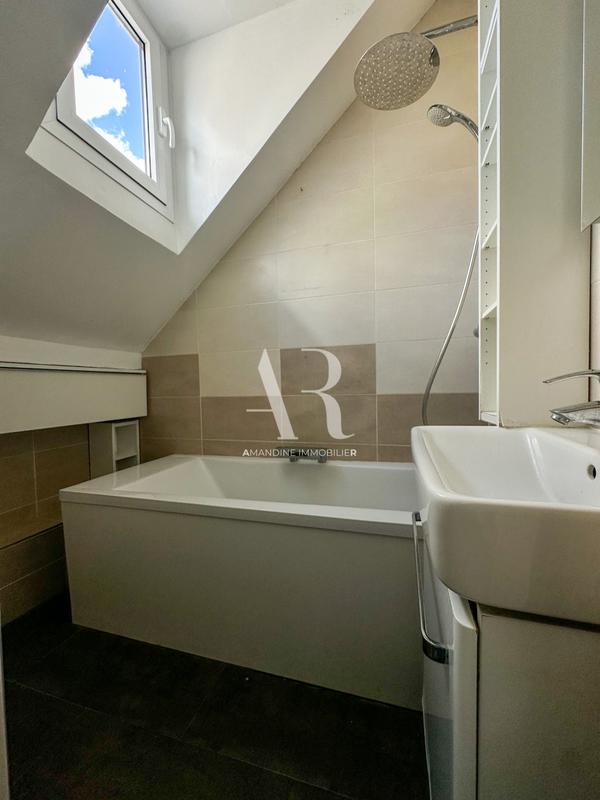 Maison - 95 m² - 3 pièces